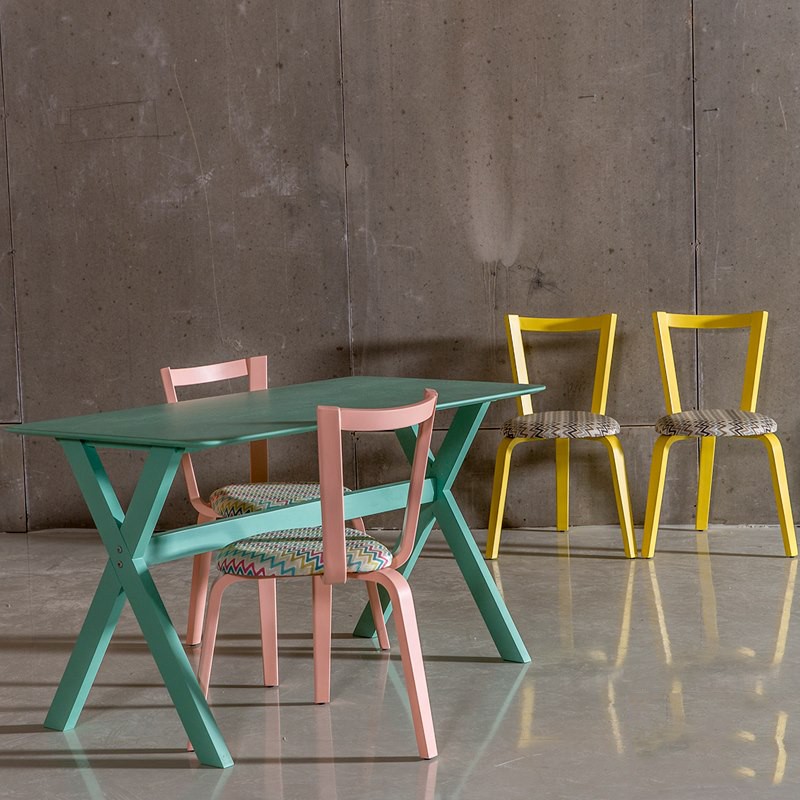 Trio kumaş döşeme mutfak ve benzeri mekanlarda kullanabileceğiniz renkli sandalye